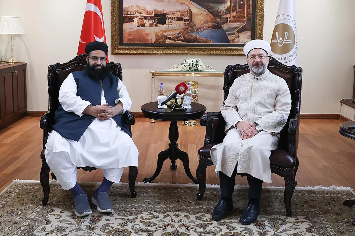 Erbaş, Pakistan Ulema Meclisi Başkanı ile görüştü