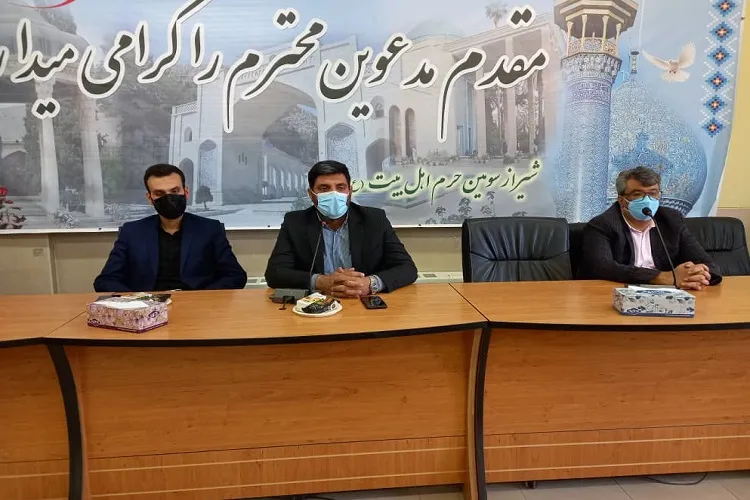 برافراشتن بزرگترین پرچم عزای حسینی در دانشگاه پیام‌نور شیراز