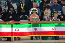 سرود " سلام فرمانده "در ورزشگاه ۱۵ هزار نفری سردار آزادگان شهر قزوین