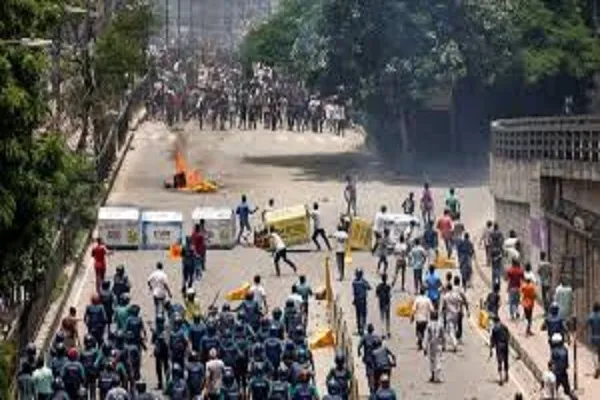 Après la mort d’une centaine de manifestants un couvre-feu instauré au Bangladesh