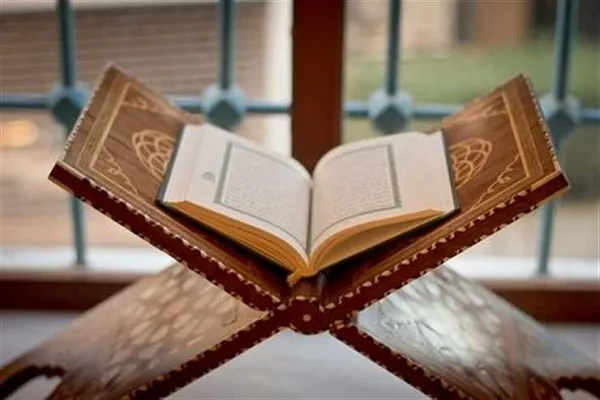 آداب سماع القرآن.. 9 أمور ينبغي فعلها احتراماً لكتاب الله
