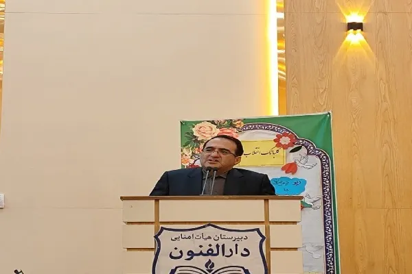 دهه فجر نماد بازگشت هویت، خودباوری و عزت ملت ایران است