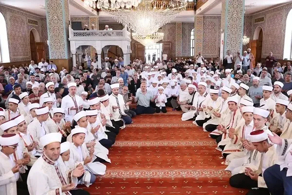 تركيا..إقامة حفل تكريم 41 حافظاً للقرآن في دوزجه