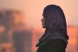Almaniyada şəhər meri hicablı xanımdan üzr istədi
