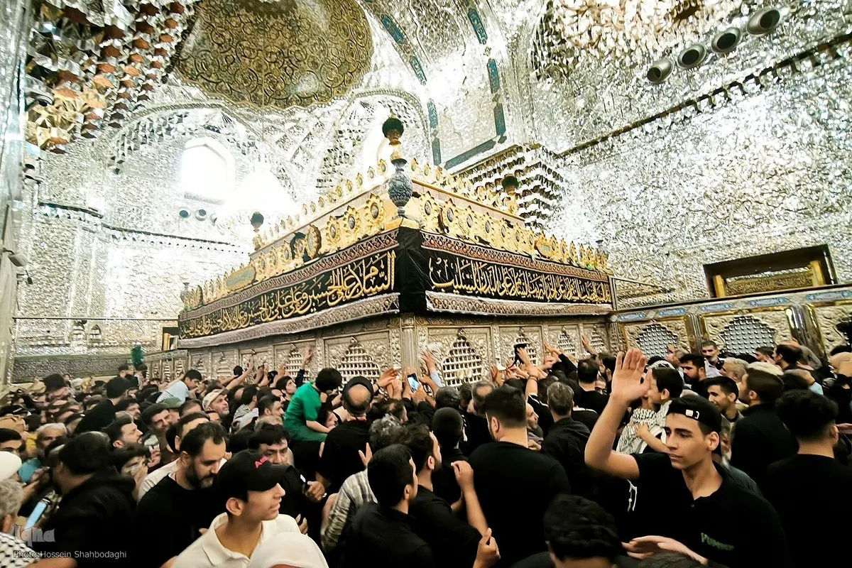 زائران اربعین حسینی  حرم کاظمین میں