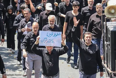 راهپیمایی نمازگزاران ملایری در محکومیت اهانت به قرآن