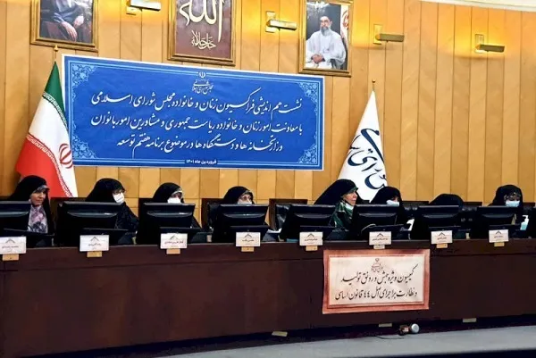 لزوم حمایت از بانوان حوزه گردشگری و صنایع‌ دستی
