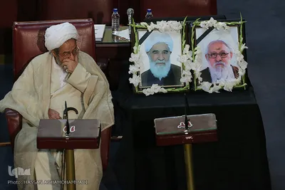 پنجمین اجلاسیه مجلس خبرگان رهبری با حضور اکثریت اعضای این مجلس و با دستورکار بررسی میزان تحقق مطالبات رهبر معظم انقلاب در بهبود اوضاع اقتصادی و حل مشکلات معیشتی مردم آغاز شد.