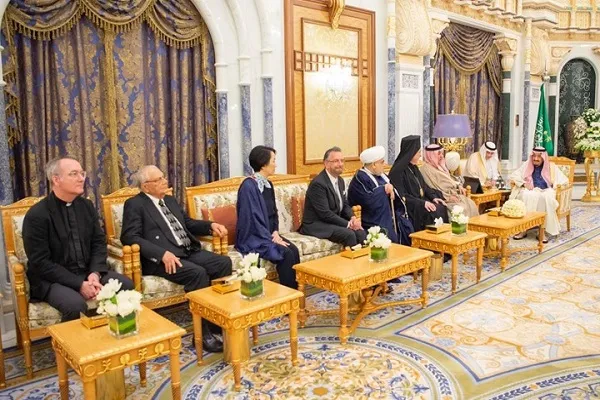 Arabistan Kralının sarayında ilk defa Siyonist bir Hahamın varlığı