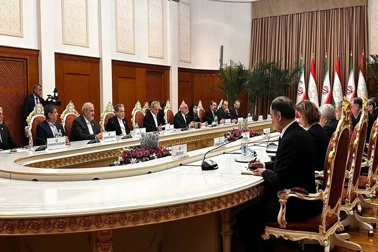 Presidente Insta Cooperação Irã-Tadjiquistão na Resolução de Problemas do Mundo Muçulmano
