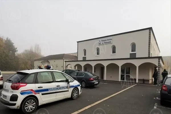 Francia: attacco incendiario prende di mira moschea