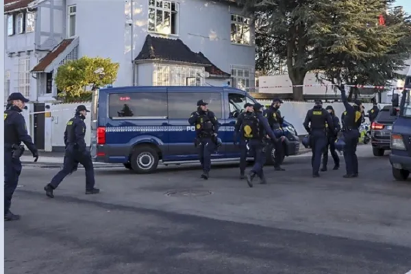 Türk Büyükelçiliği önünde Kur'an-ı Kerim'e hadsiz saldırı