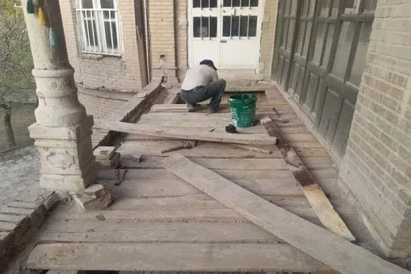 مرمت سرای کتاب‌فروش‌ها در بازار اراک