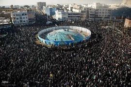 تجمع خودجوش مردم عزادار تهران در میدان انقلاب
