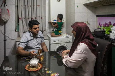 فریبا مهدوی نژاد بیشتر اوقات در آشپزخانه با همسرش صحبت می‌کند.