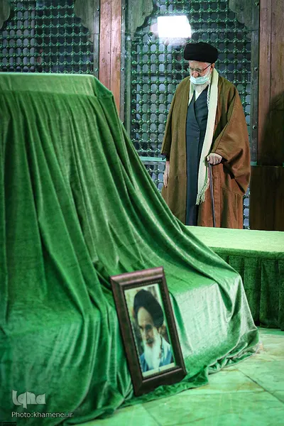 حضور رهبر انقلاب در مرقد مطهر امام راحل و گلزار شهدای بهشت زهرا