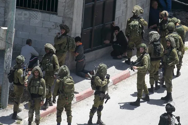 Las fuerzas sionistas detienen a 21 palestinos en Cisjordania