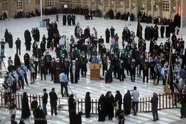 مراسم برافراشته شدن پرچم عزای حسینی بر گنبد آستان مقدس حضرت عبدالعظیم حسنی(ع) در شهر ری