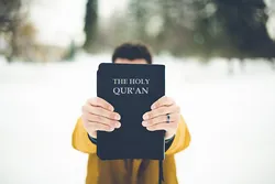 القرآن الكريم هو كتاب التبشير والإنذار