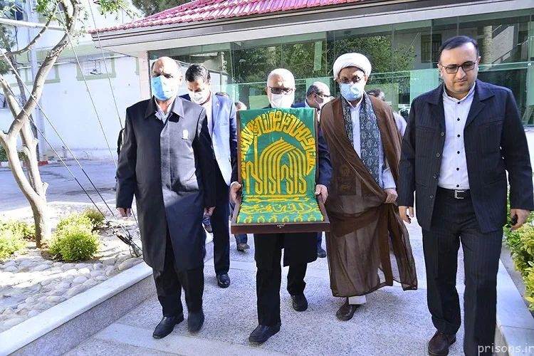 آزادی ۱۲ زندانی جرایم غیرعمد در فارس همراه با عطر رضوی