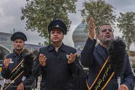 آیین تعویض پرچم گنبد آستان حضرت شاهچراغ (ع)‎‎