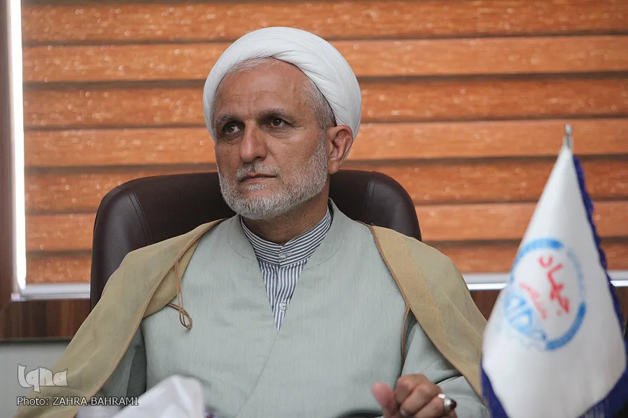 کار قرآنی با تعارف انجام نمی‌شود