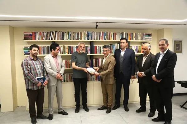 فردین صادق ایوبی «چهره هنر» سال کردستان شد