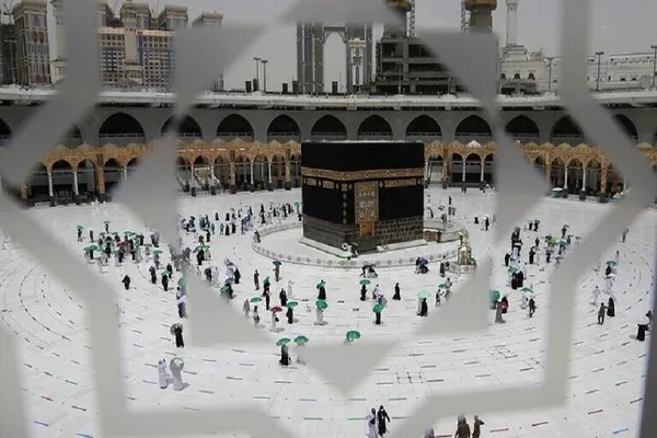السعودية تمدد حظر العمرة على مواطني 13 دولة