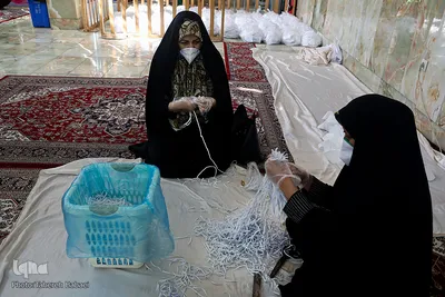 تولید ماسک توسط گروه جهادی و خادمین در امامزاده حسن(ع)