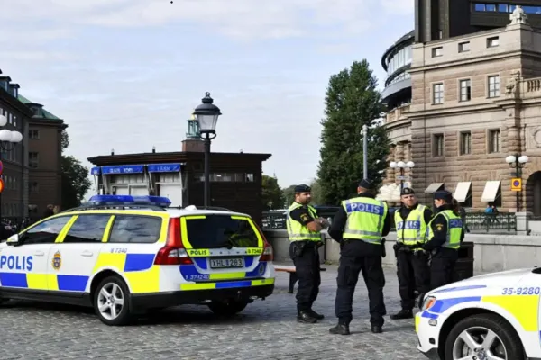 İsveç'in başkenti Stockholm'de bir kez daha Kur'an-ı Kerim yakıldı