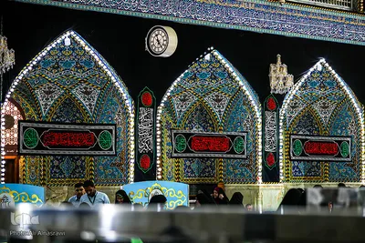 نصب پرچم های سیاه در آستان مقدس امام حسین(ع)