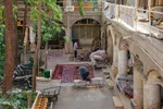 هنر مرمت فرش در قلب بازار اصفهان