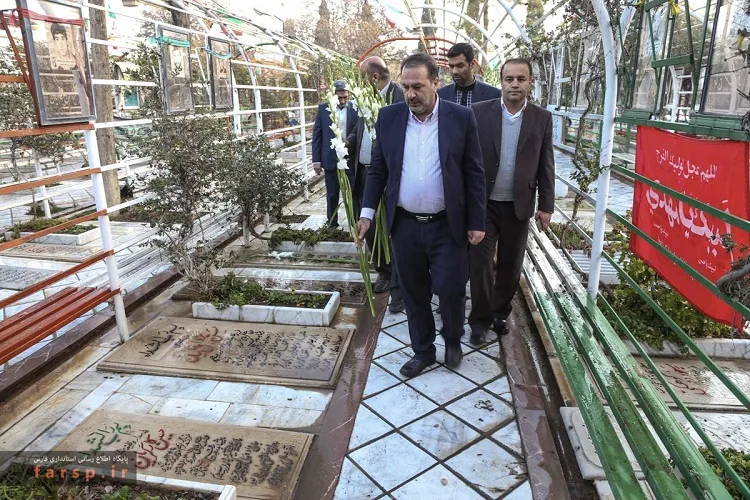 تكریم خانواده‌ شهدا برای پيشرفت راهگشاست/ توجه جدی به اشتغال جوانان