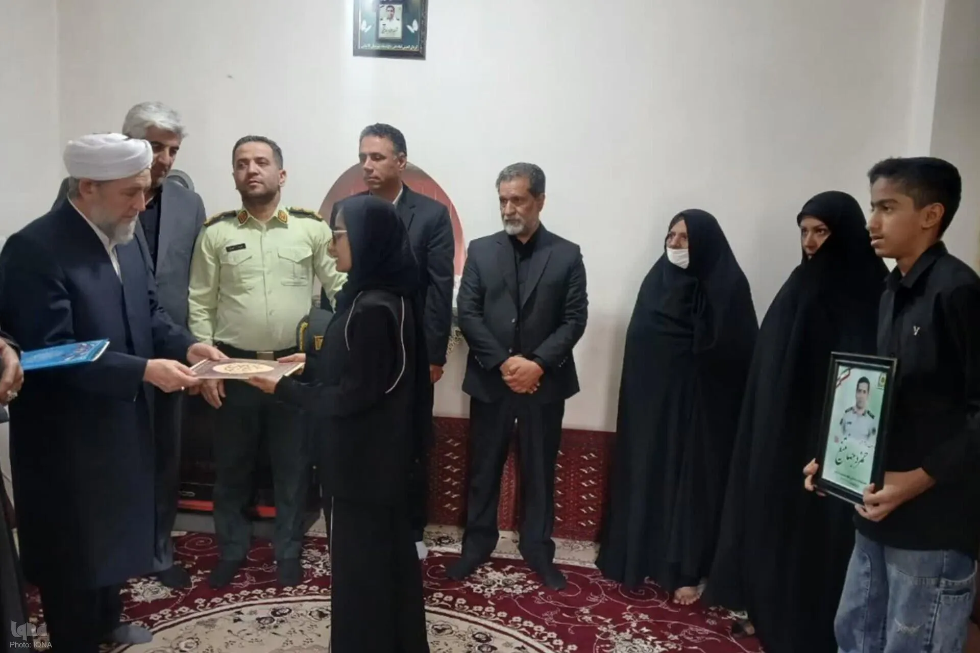 خانواده شهید جنگ رمضان میزبان نماینده مجلس خبرگان شد