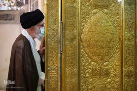 غبارروبی مضجع مطهر رضوی در سفر به مشهد مقدس
