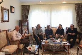 دیدار جامعه قرآنی با خانواده‌ شهید محمدصالحی
