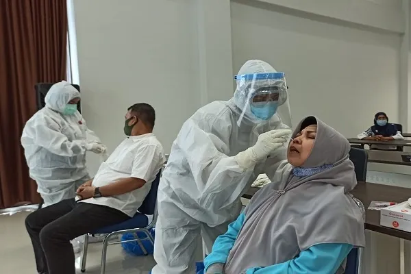 В Индонезии будут штрафовать за отказ вакцинироваться от коронавируса