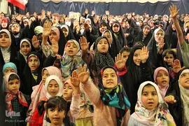 اجتماع عظیم دخترانه «من دختر قاسم سلیمانی هستم» در گلزار شهدای مزار پایین زنجان