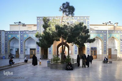 حیاط امام زاده طاهر(ع)