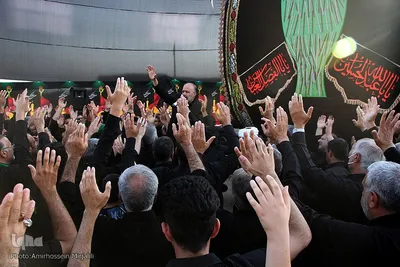 آیین نخل گردانی ظهر عاشورا در شاهدیه یزد