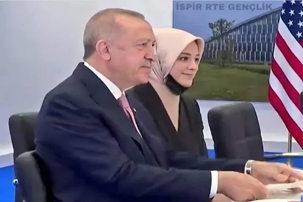 Erdoğan Biden ile görüşmesinde başörtülü çevirmen tercih etti