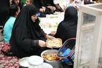 سفره‌های افطاری در جوار آستان علوی