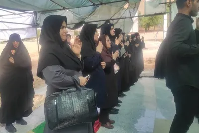 غبارروبی قبور شهدای جنگ تحمیلی 12 روزه توسط اعضای جهاد دانشگاهی لرستان