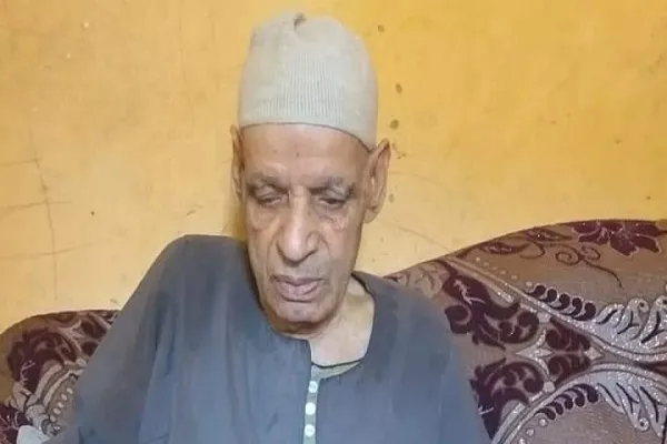 قضى 50 عاماً يحفظ الناس القرآن.. وفاة الشيخ 