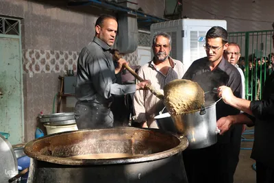 طبخ و توزیع آش گندم در یزد‎