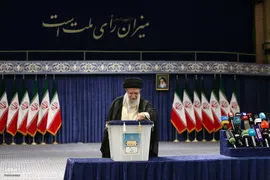 حضور رهبر معظم انقلاب در پای صندوق رأی انتخابات ریاست جمهوری