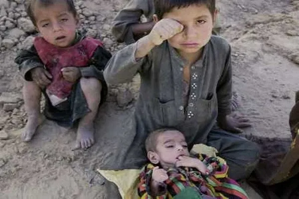 په افغانستان کې د ماشومانو وضعیّټ تر بوږنونکي حده رسیدلی دی
