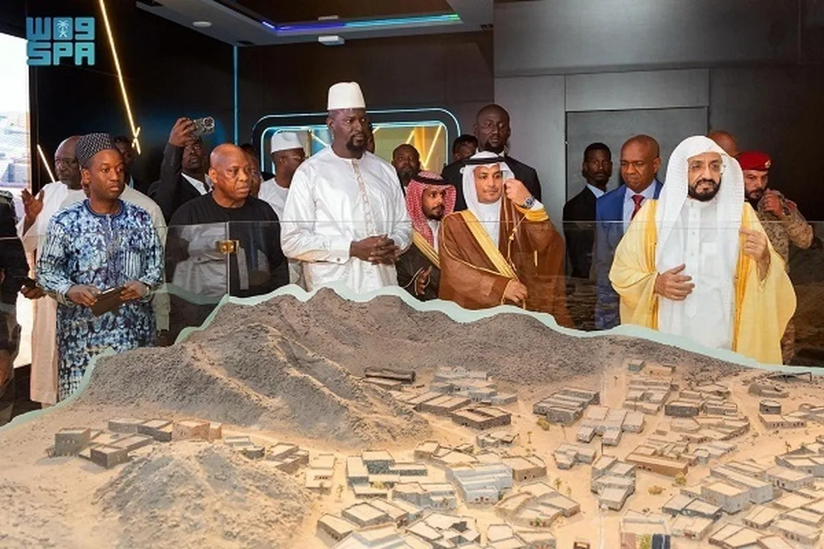 Shugabannin kasashen Guinea da Nijar a gidan adana kayan tarihin rayuwar Annabi da ke Madina
