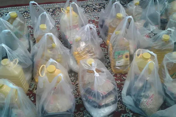 اهدای بسته‌های حمایتی به نیازمندان قوچانی در آستانه سال جدید