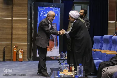 آئین رونمایی از پرچم جدید گنبد حرم حضرت زینب(س) و جامع‌ترین سبد ابزار اقامه عزای سیدالشهدا(ع) 